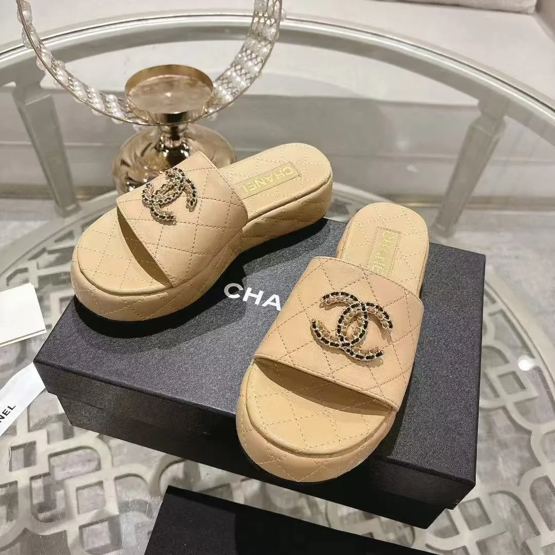 👟👟Ex-factory price 480👟👟 🎉Chanel Chanel 2025 Xiaoxiang C family thick-soled sandals series official website synchronization, classic and elegant, casual wear 🌹🌹🌹🌹Original logo ~ Made of imported sheepskin and C family custom fabrics, a variety of colors for the goddess to choose! ❤️❤️❤️❤️ Code number: 36~40 (35.41.42 customized, non-returnable) Color: 5 colors;
